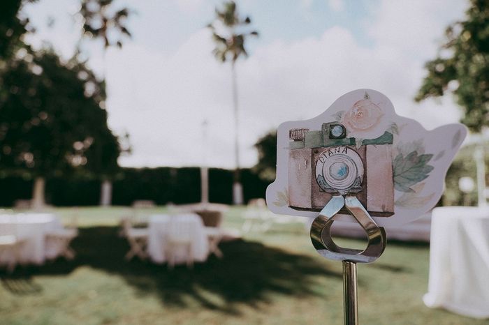 Cámaras con el hastag de la boda (lo puse detrás)