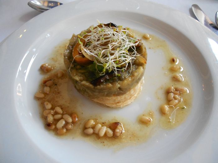 4. Sable Bretón con ensalada dulce de berenjenas y primeros brotes