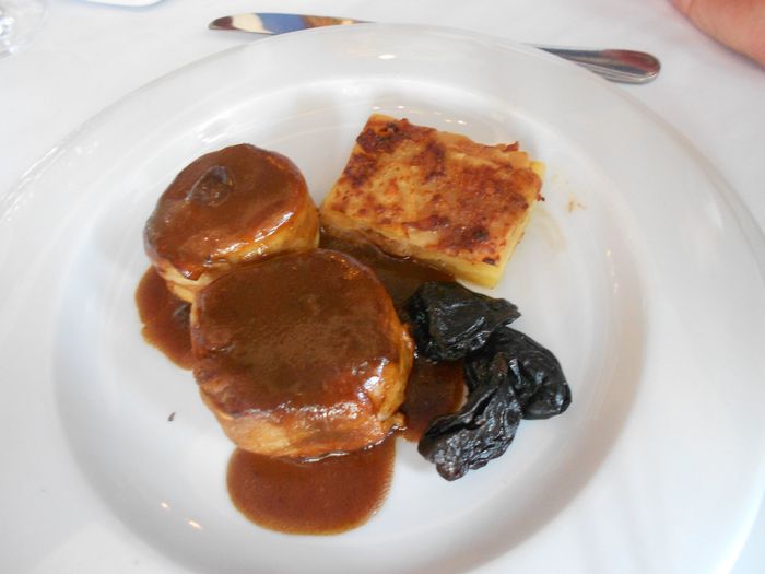 Solomillo ibérico albardado con panceta ahumada y graten de patata dulce