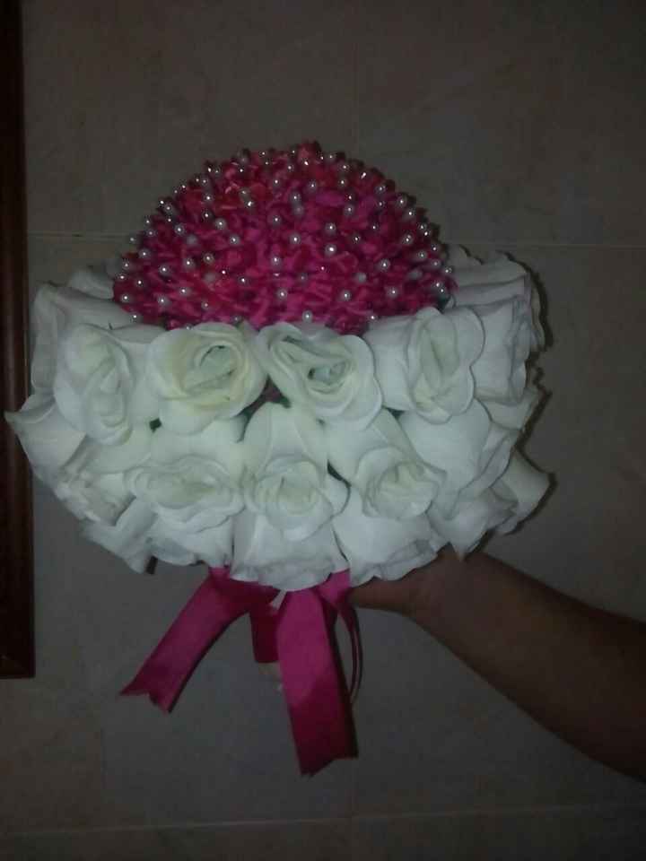 Bouquet para alfileres hecho a mano y facilillo - 1