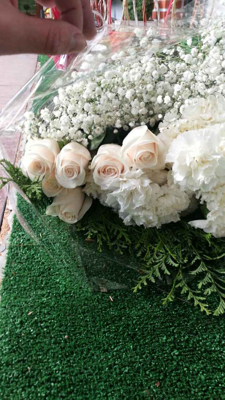 Flores llegando