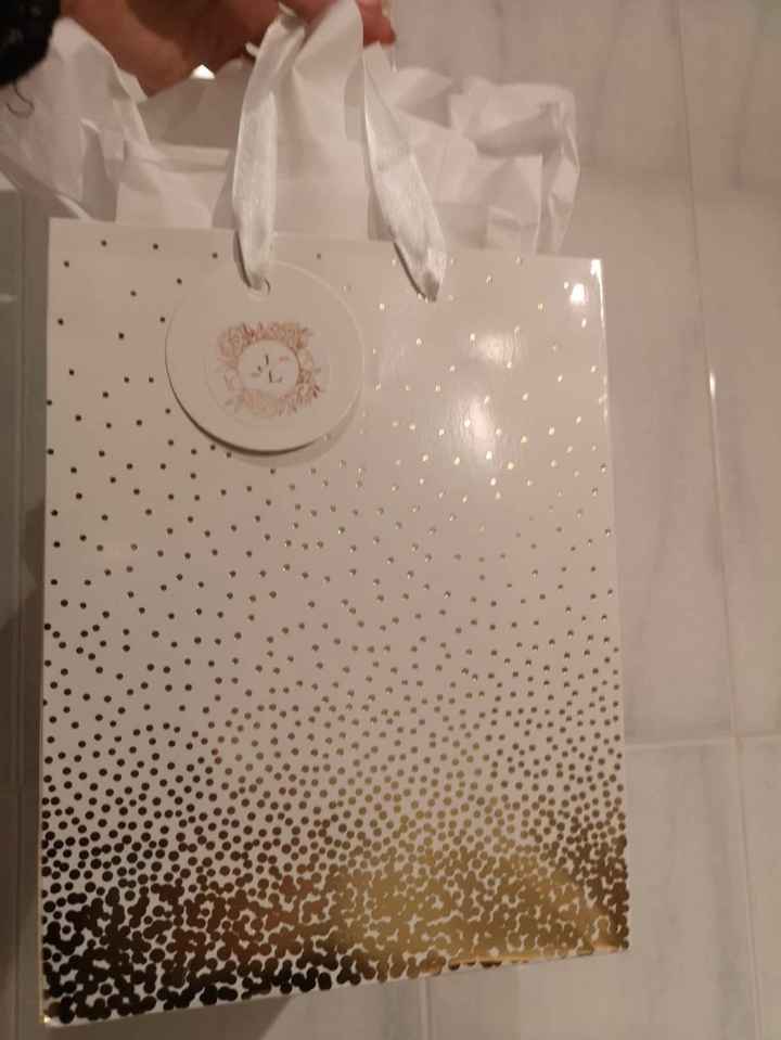 Bolsa y etiqueta