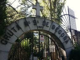 Entrada gruta Nuestra Señora de Begoña