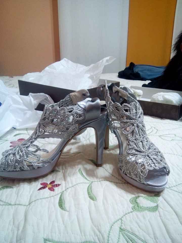 Zapatos diferentes - 1
