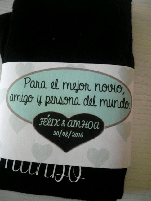 ¿Te parecen originales estos calcetines de novio? - 1