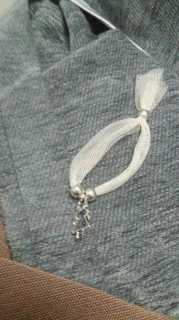 Pulseras con tela de vestido - 1