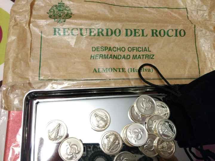 Donde puedo encontrarás arras de la virgen del rocío o macarena? - 1