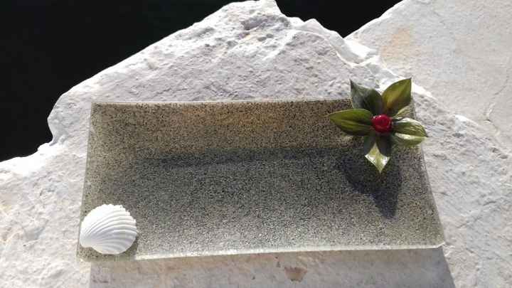 Bandejas para canapés de Bienvenida, con Arena de Oro por detrás.