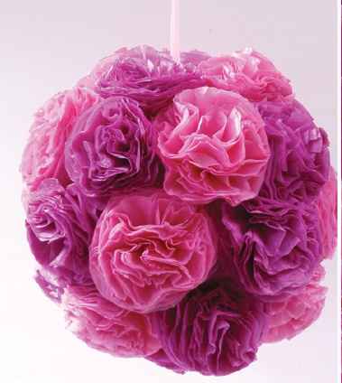Bolas decoradas con claveles de papel