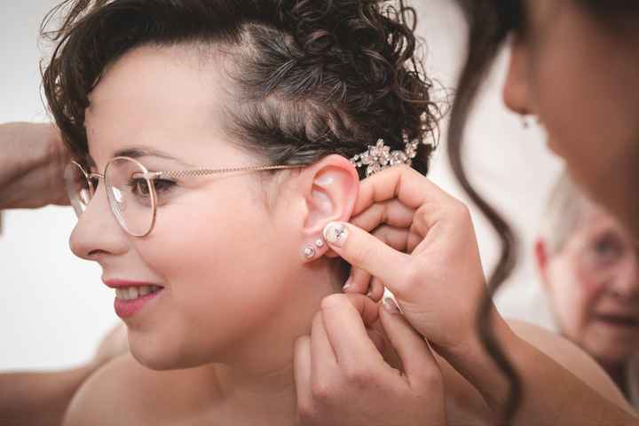 Novia con gafas 👓 en el día de su boda - 3