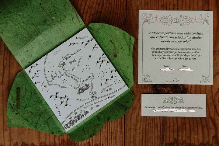 Interior de las invitaciones: Mapa, descripción con cita de Arwen y tarjeta de número de cuenta