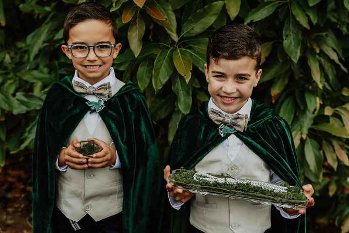 Mis hobbits: por cierto las capas les fliparon tanto que se fueron con ellas puestas por la noche
