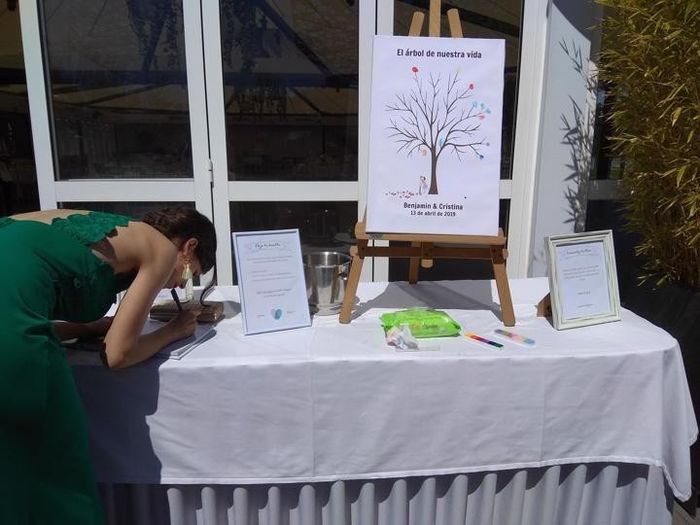 Libro de firmas y árbol de huellas (quedó precioso!)