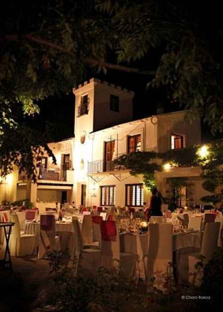 Cena frente a la fachada