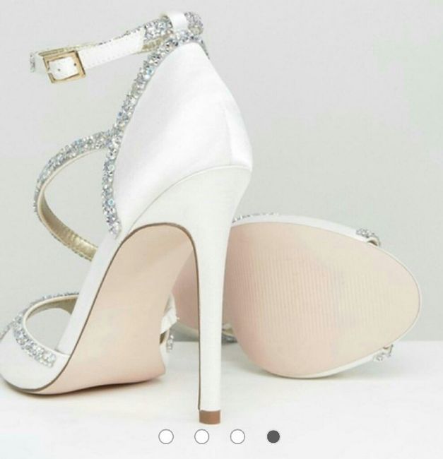 Entre 3 zapatos 😣 - 2