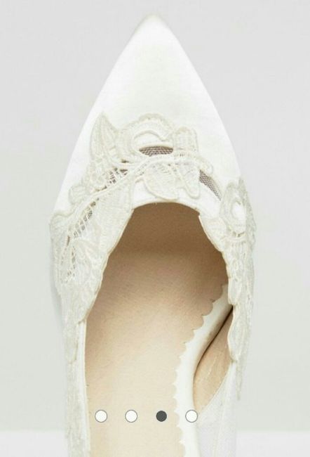 Entre 3 zapatos 😣 - 4