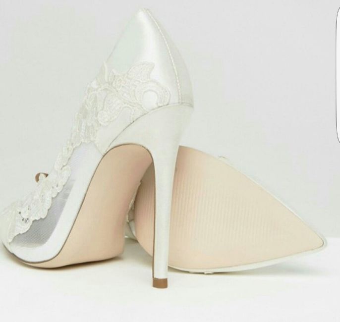 Entre 3 zapatos 😣 - 5