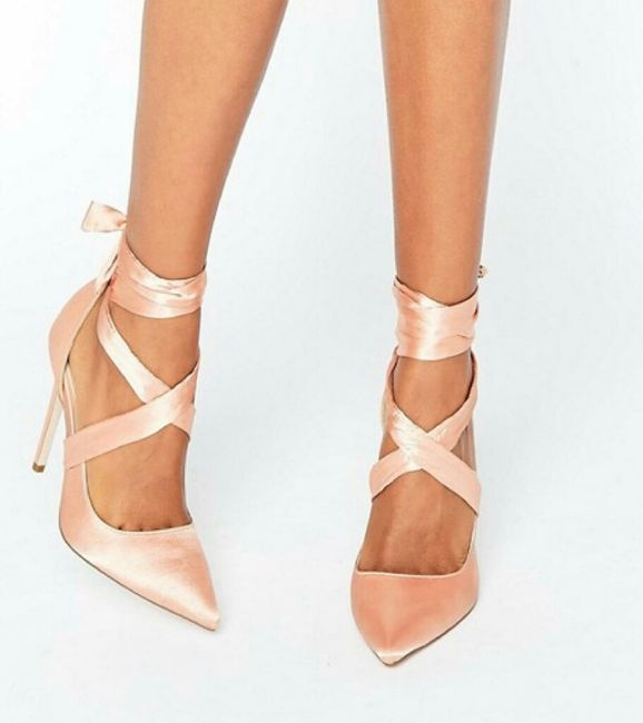Entre 3 zapatos 😣 - 7