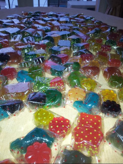 Jabones de glicerina hechos a mano, como detalle para invitados. - 1