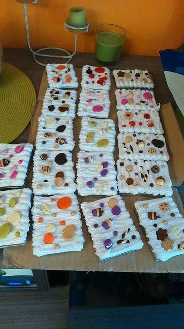Mis chapas para la barra libre, espejitos para las mujeres y abridores para los hombres - 1