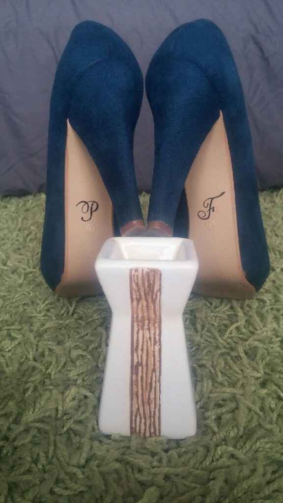 Iniciales en los zapatos - 1