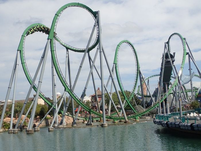 hulk montaña rusa