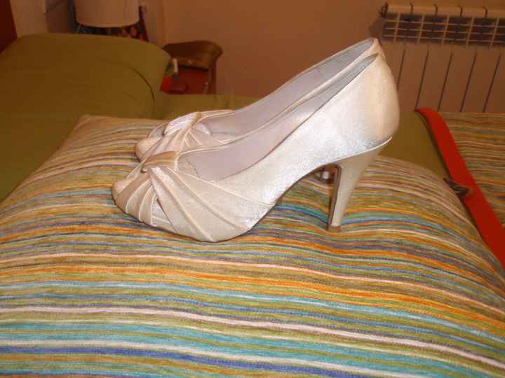 Mis zapatos (de lado)