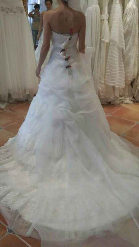 Buscando vestido...