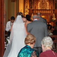 entrando en la iglesia