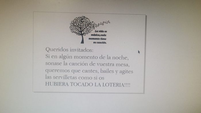 A las mesas,con unos portatarjetas de corazones y clip de notas musicales muy cukis