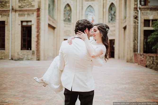 Alzar a la novia en brazos