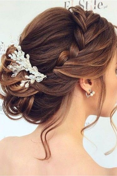 Recogido bajo con trenza