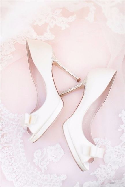 Chaussures blanches VS colorées 1