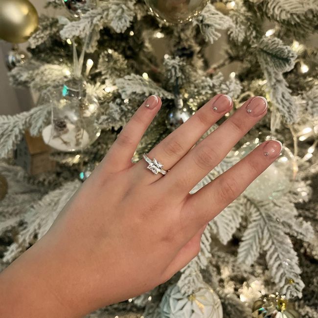 ¡Comenta si tu anillo de pedida se parece o no al de Cris! 💍 1