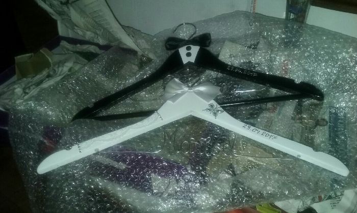 Chicas donde comprar las perchas personalizadas - 1