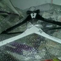 Chicas donde comprar las perchas personalizadas - 1