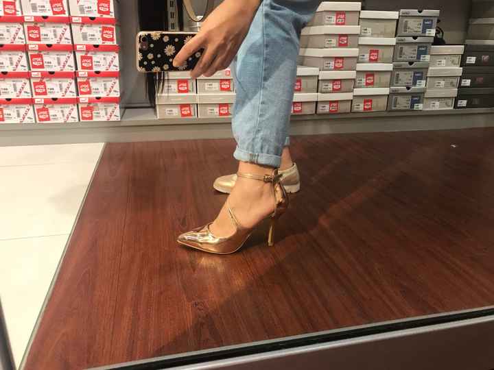 No tengo defino la ropa pero si los zapatos - 1
