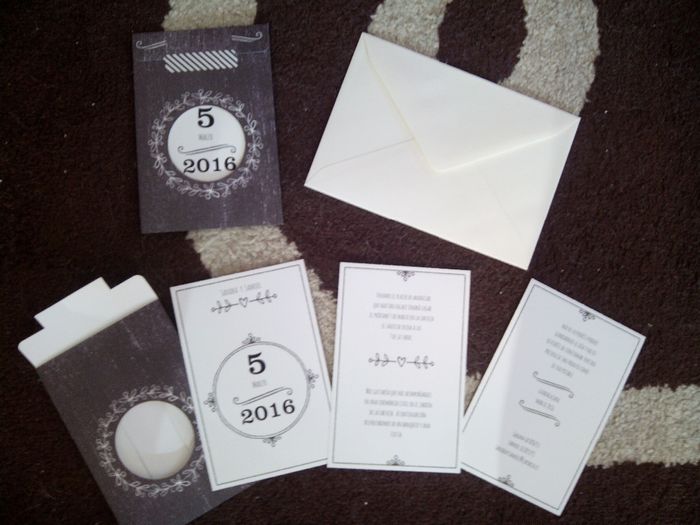 Invitación cerrada, abierta y sobre grande.