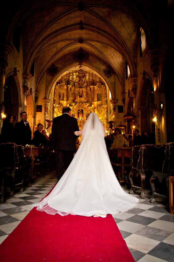 Entrando en la iglesia.