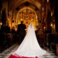 Entrando en la iglesia.