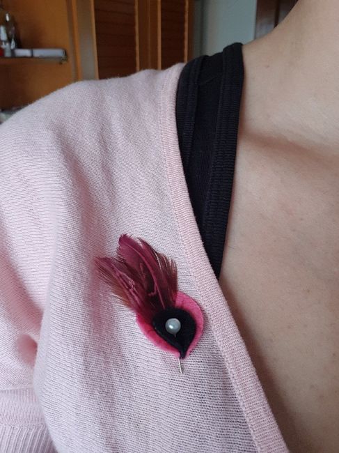 Preparando alfileres de novia con plumas y fieltro - 2