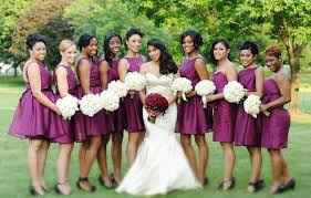 DAMAS EN MORADO