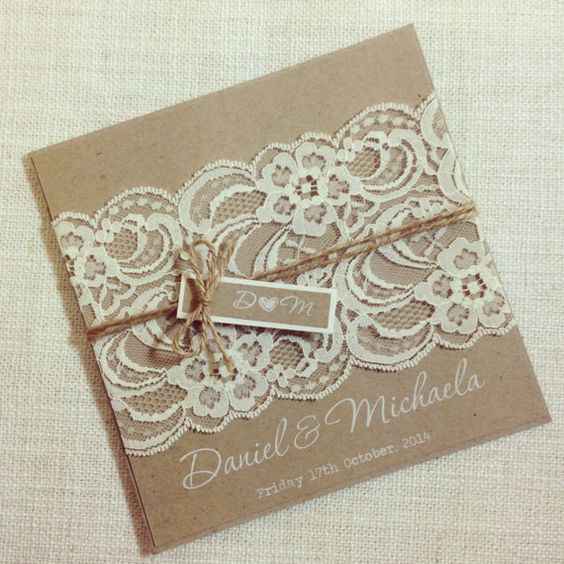 Invitación con tela de encaje y cuerda de bramante