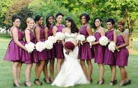 DAMAS EN MORADO