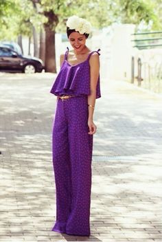 2. Mono morado con volantes