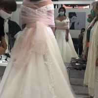 ¿Con qué tipo de vestido se pone el velo rosa? - 2