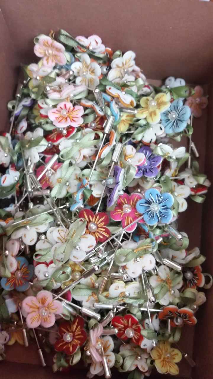 Ya tengo mis alfileres para regalar a mis invitadas! ! - 2