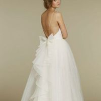 Alguien sabe de quien es este vestido?????