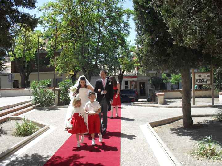 ENTRANDO A LA IGLESIA