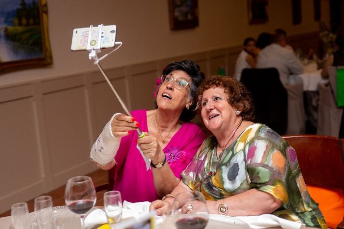 mi suegra y mi madre a tope con los selfies